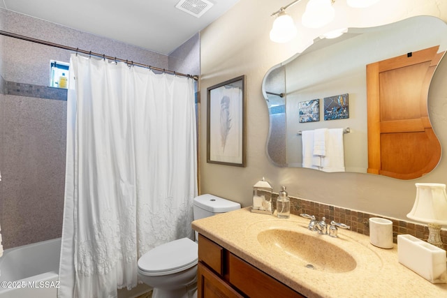 full bathroom with decorative backsplash, toilet, vanity, and shower / tub combo