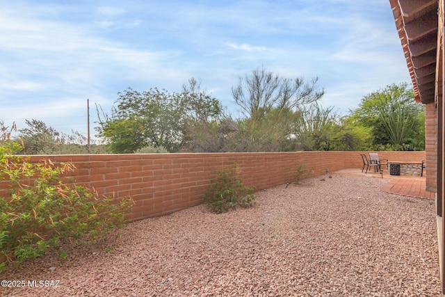 view of yard featuring a patio