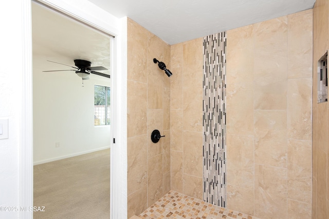 bathroom featuring a tile shower and ceiling fan