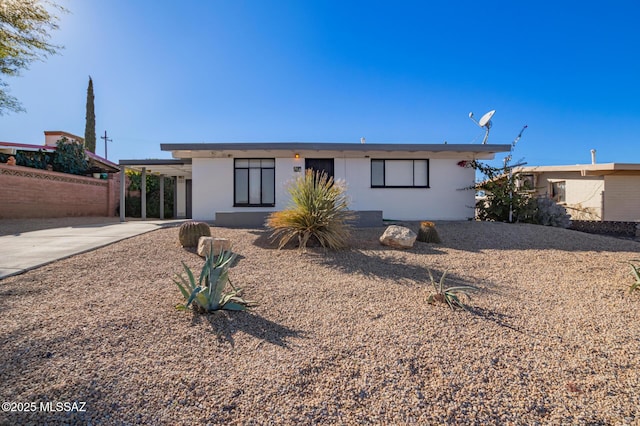 single story home with a carport