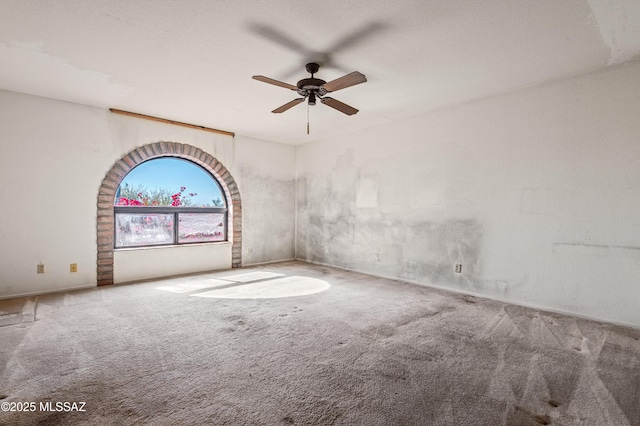 unfurnished room featuring carpet and ceiling fan