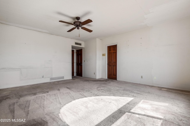 unfurnished room with carpet flooring and ceiling fan