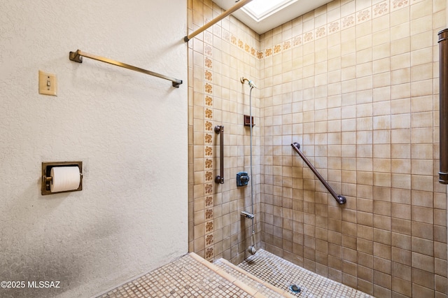 bathroom featuring tiled shower