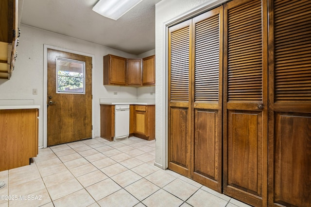 kitchen featuring light tile patterned floors