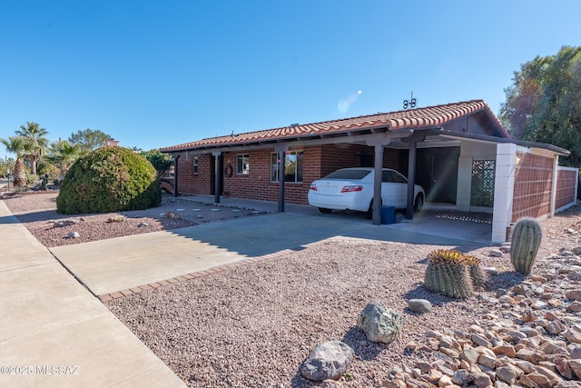 view of front of property featuring a carport