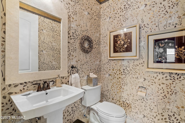 bathroom featuring sink and toilet