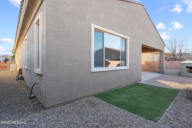 7826 W Sage Creek Ct, Tucson, AZ 85743 - view of side of property featuring a patio, a fenced backyard, and stucco siding