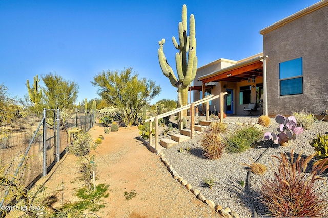 view of yard featuring a patio area