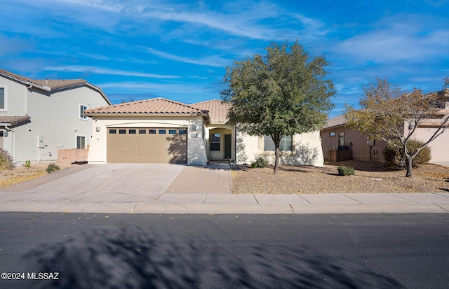 view of front facade featuring a garage