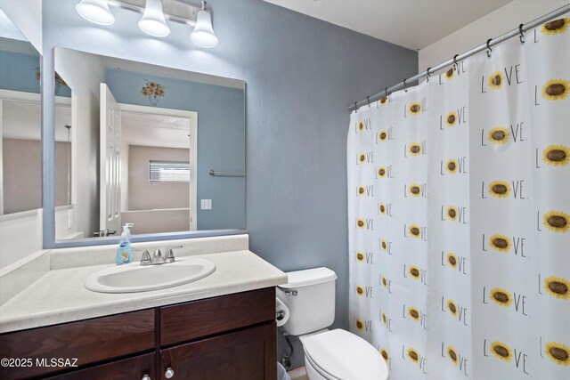 7585 E Majestic Palm Ln, Tucson, AZ 85756 - bathroom featuring toilet, vanity, and a shower with shower curtain