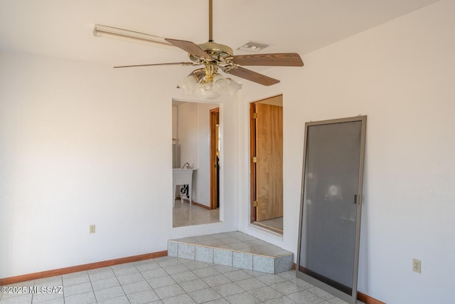 empty room featuring ceiling fan