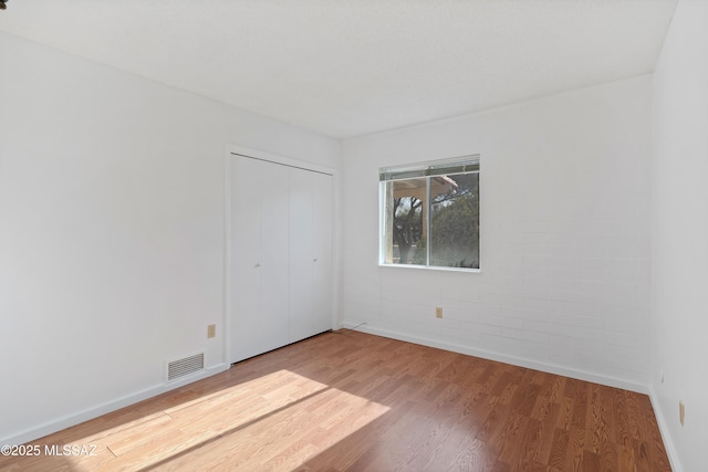 unfurnished room with light hardwood / wood-style flooring