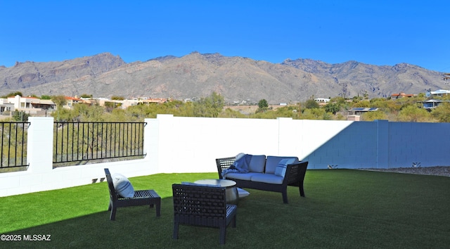 view of yard with a mountain view