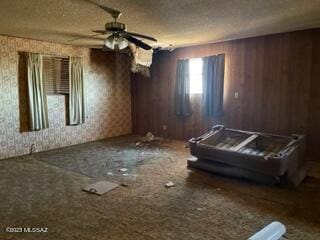 miscellaneous room with a textured ceiling and ceiling fan