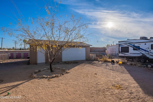 view of front of property featuring an outdoor structure and fence