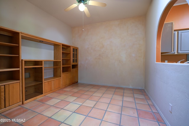 unfurnished room with light tile patterned flooring and ceiling fan