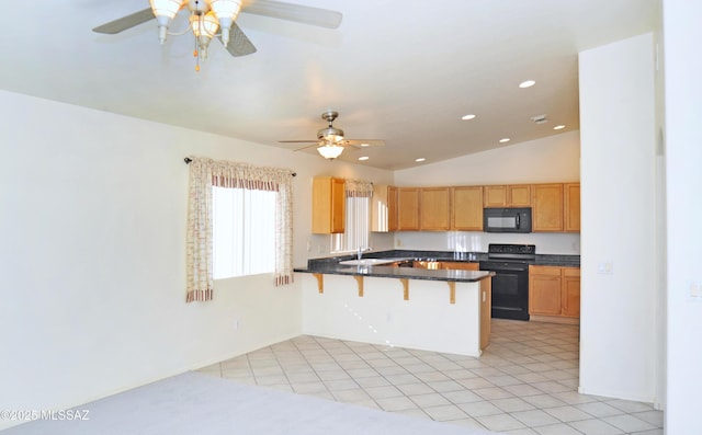 kitchen with kitchen peninsula, a kitchen bar, vaulted ceiling, sink, and black appliances