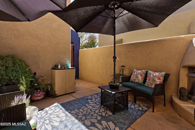 view of patio featuring outdoor lounge area