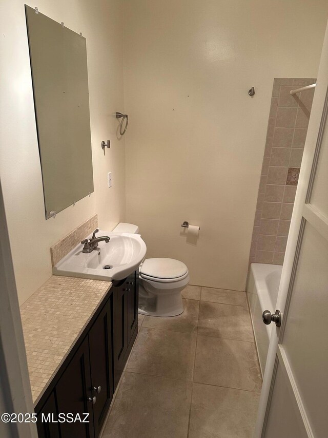 bathroom with tiled shower / bath combo and vanity