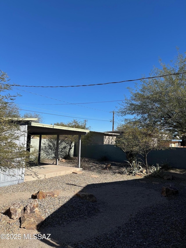 view of yard featuring a patio area