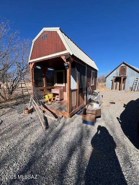 exterior space featuring an outbuilding