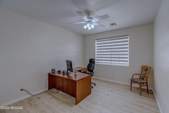 office area with a ceiling fan, light wood-style floors, visible vents, and baseboards