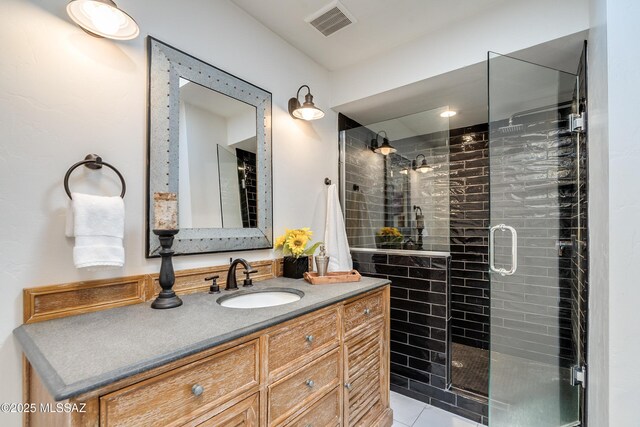 unfurnished bedroom with sink, light colored carpet, ceiling fan, and connected bathroom