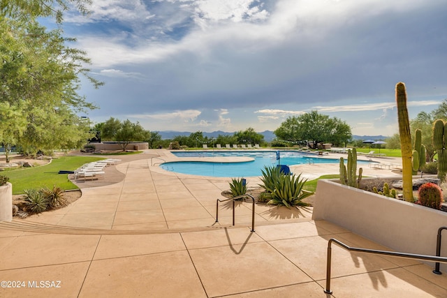 view of swimming pool featuring a patio