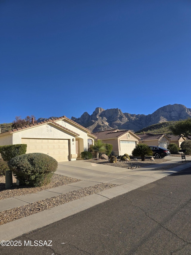 view of front of house featuring a mountain view