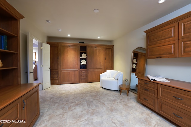 sitting room with arched walkways and recessed lighting