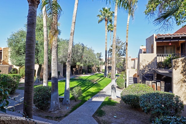 view of home's community featuring a yard