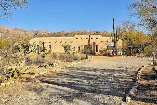 view of front facade featuring a mountain view