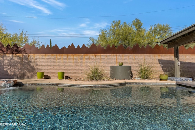 view of pool with pool water feature