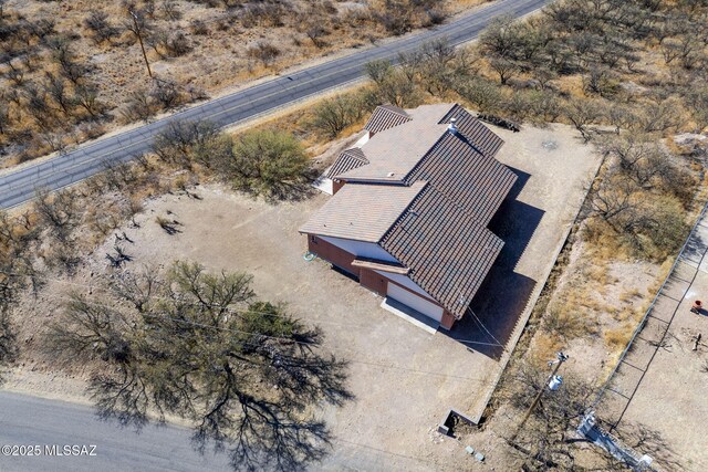 drone / aerial view featuring a mountain view