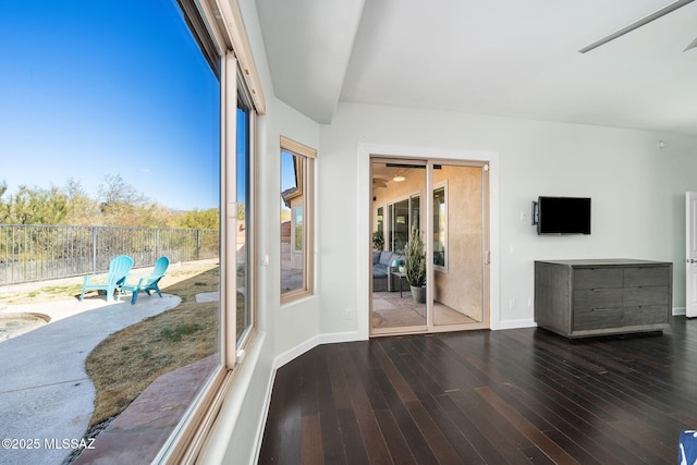 sunroom / solarium featuring ceiling fan