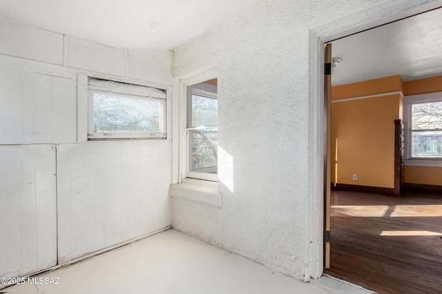 spare room featuring concrete floors