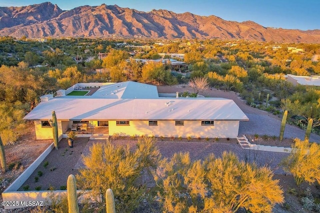 birds eye view of property featuring a mountain view