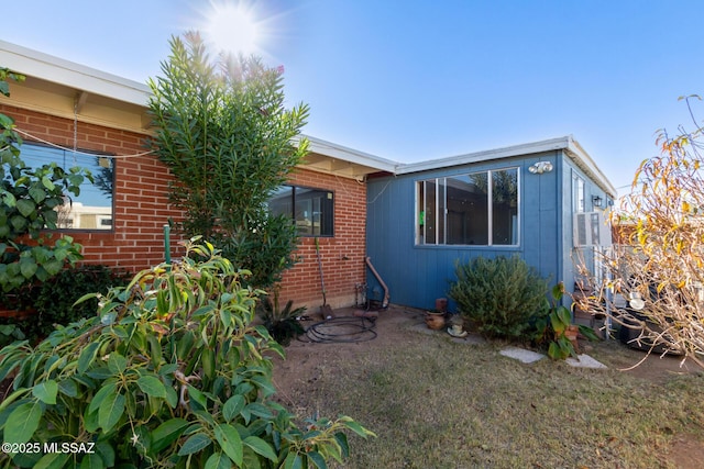 view of side of property featuring a yard