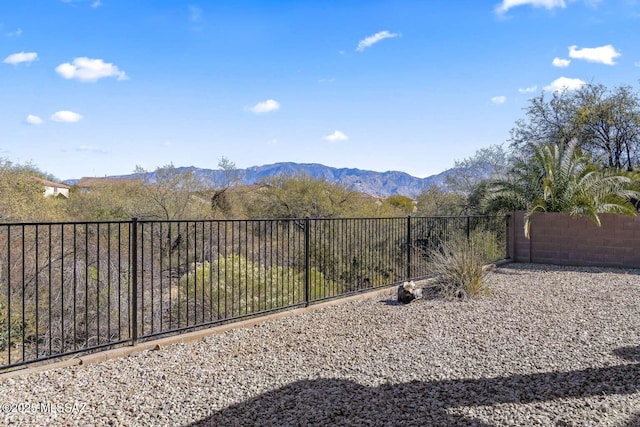 view of yard with a mountain view