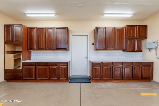 kitchen with decorative backsplash