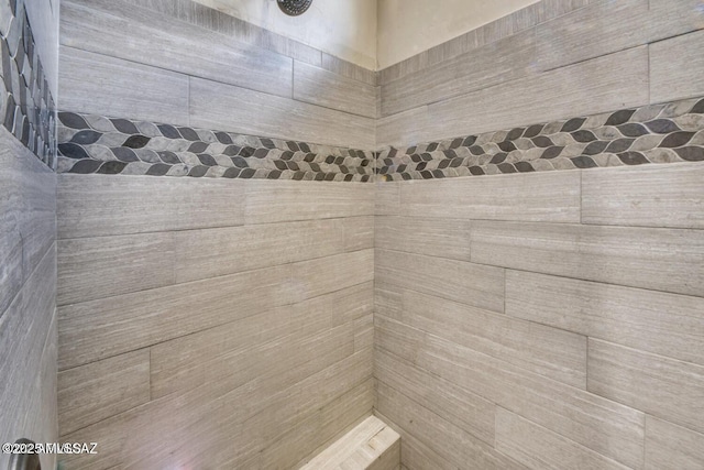 bathroom featuring tiled shower