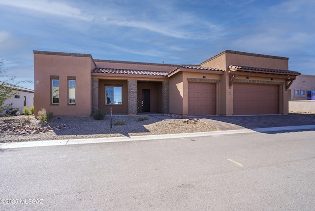 view of front facade featuring a garage