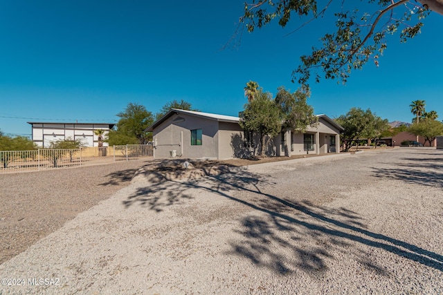 view of front of property