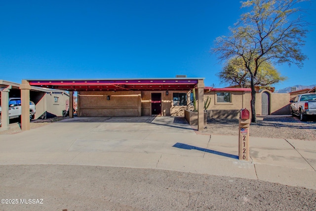 view of front of property with stucco siding and driveway