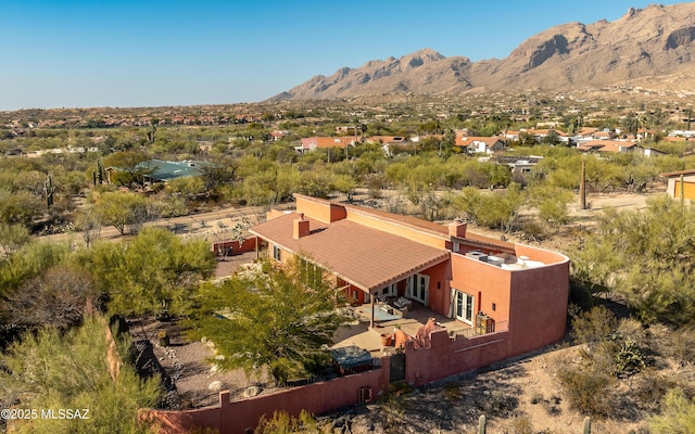 bird's eye view featuring a mountain view