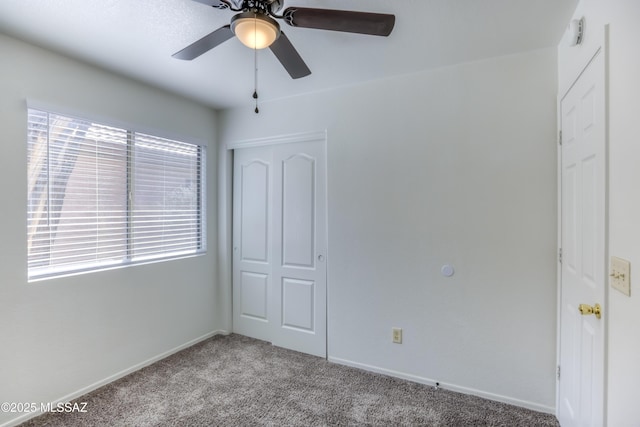 carpeted empty room featuring ceiling fan