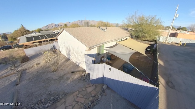 birds eye view of property featuring a mountain view