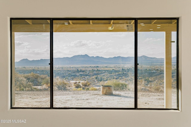 room details featuring a mountain view