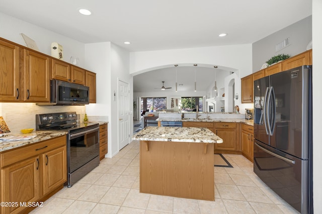 kitchen with a center island, decorative light fixtures, stainless steel appliances, kitchen peninsula, and ceiling fan