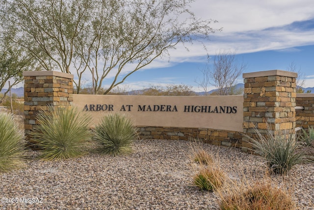 view of community / neighborhood sign